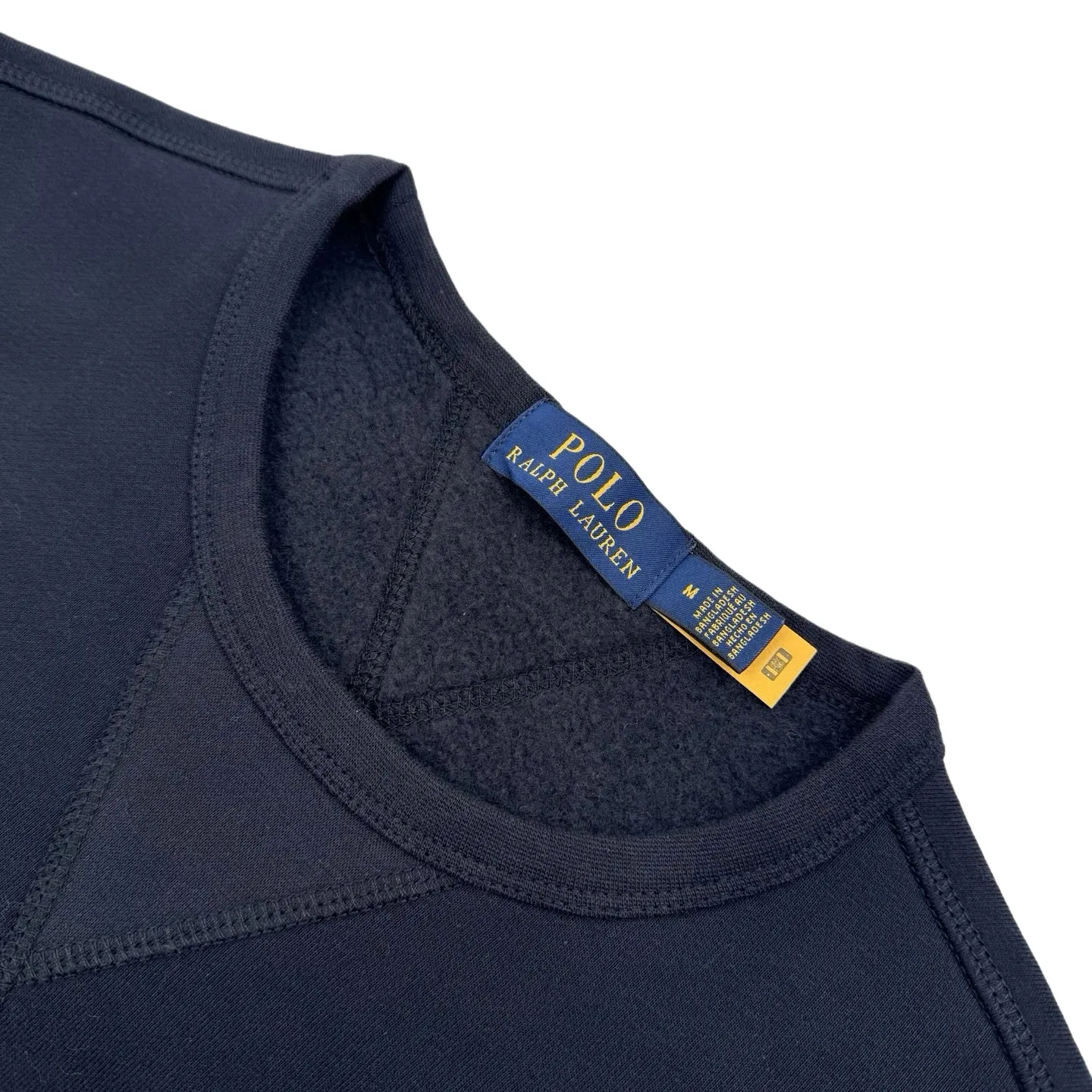 P290 [Exclusive supply] Ralph Lauren pony embroidered round neck sweatshirt (navy blue). The original purchase was 1,690 and developed. The fabric is made of customized cloud-like honey cotton fleece sweatshirt material. It feels delicate and comfortable to the skin. It is based on matte gray. It comes with a soft light filter. The exquisite indigo pony logo is embellished. It is highly recognizable. It has an atmosphere of freedom and vitality. Pure and smart color symphony outlines a high-end silhouette with extreme simplicity. Become the smart focus of vision. Show your taste in silence, using imported machine embroidery technology. Use advanced computer control system and precision mechanical components to achieve the iconic pony embroidery operation. High precision. The lines are smooth and delicate, using the Hasuo process. Use specific machines to sew. The Hasuo fastness is high. It adds visual effects. It is time-consuming and labor-intensive. The fabrics have been washed. It has better hand feel and texture. It is not easy to deform, not easy to shrink, not easy to fade, and maintains long-term beauty. Size:S-M-L-XL